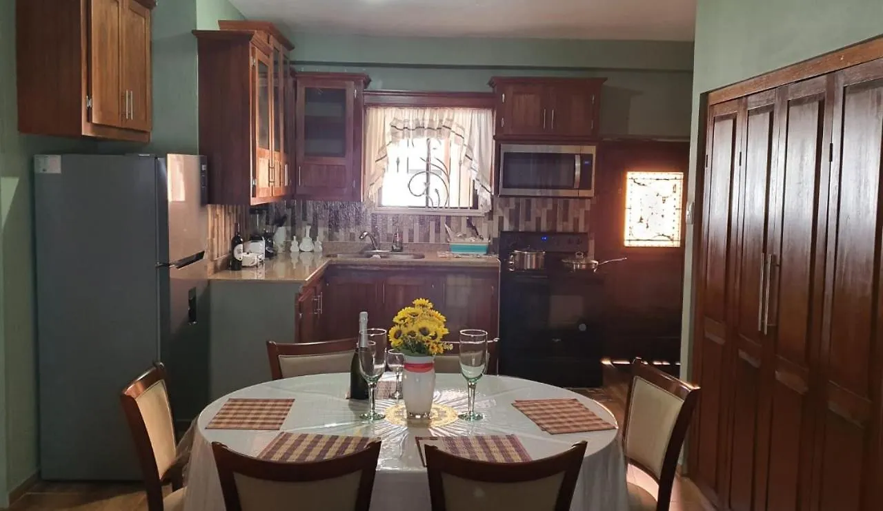 Lady VI Apartments联系方式